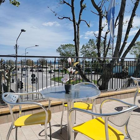 Hotel Ideale Young People Under 40 Rimini Bagian luar foto