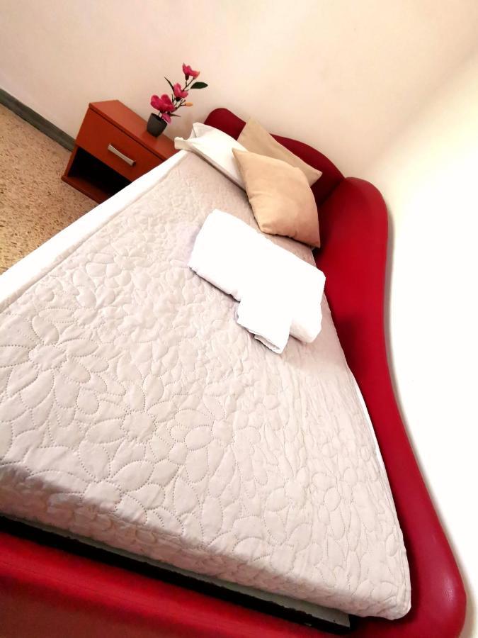 Hotel Ideale Young People Under 40 Rimini Bagian luar foto