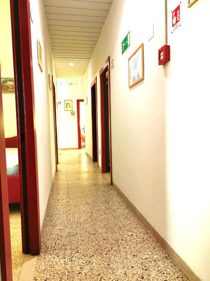 Hotel Ideale Young People Under 40 Rimini Bagian luar foto