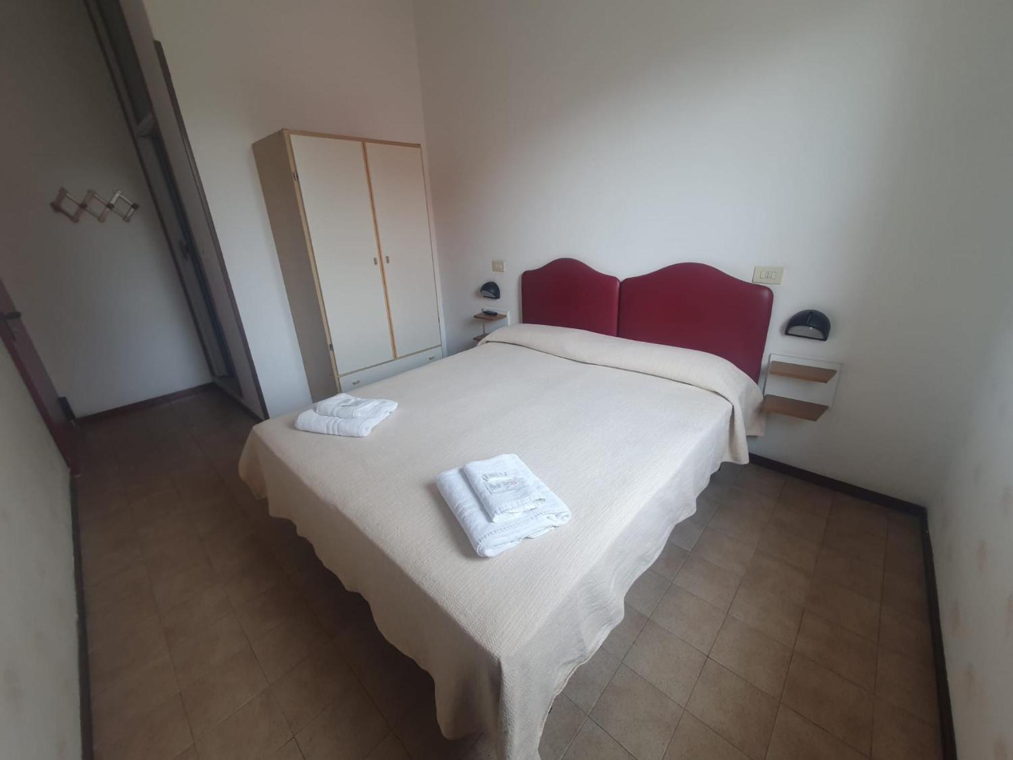 Hotel Ideale Young People Under 40 Rimini Bagian luar foto