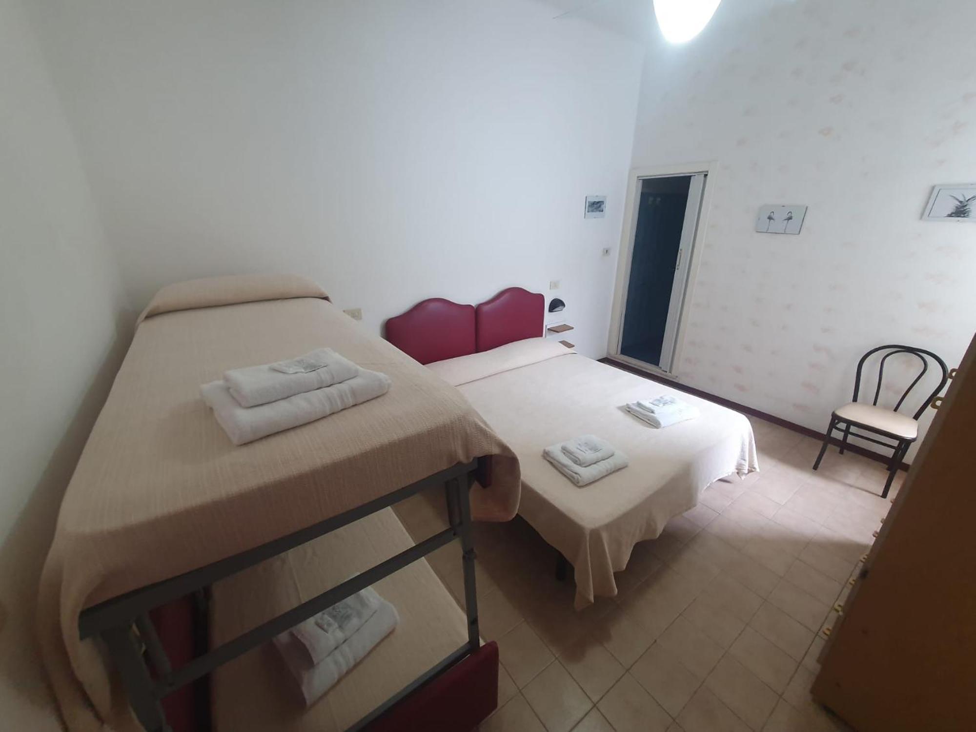 Hotel Ideale Young People Under 40 Rimini Bagian luar foto