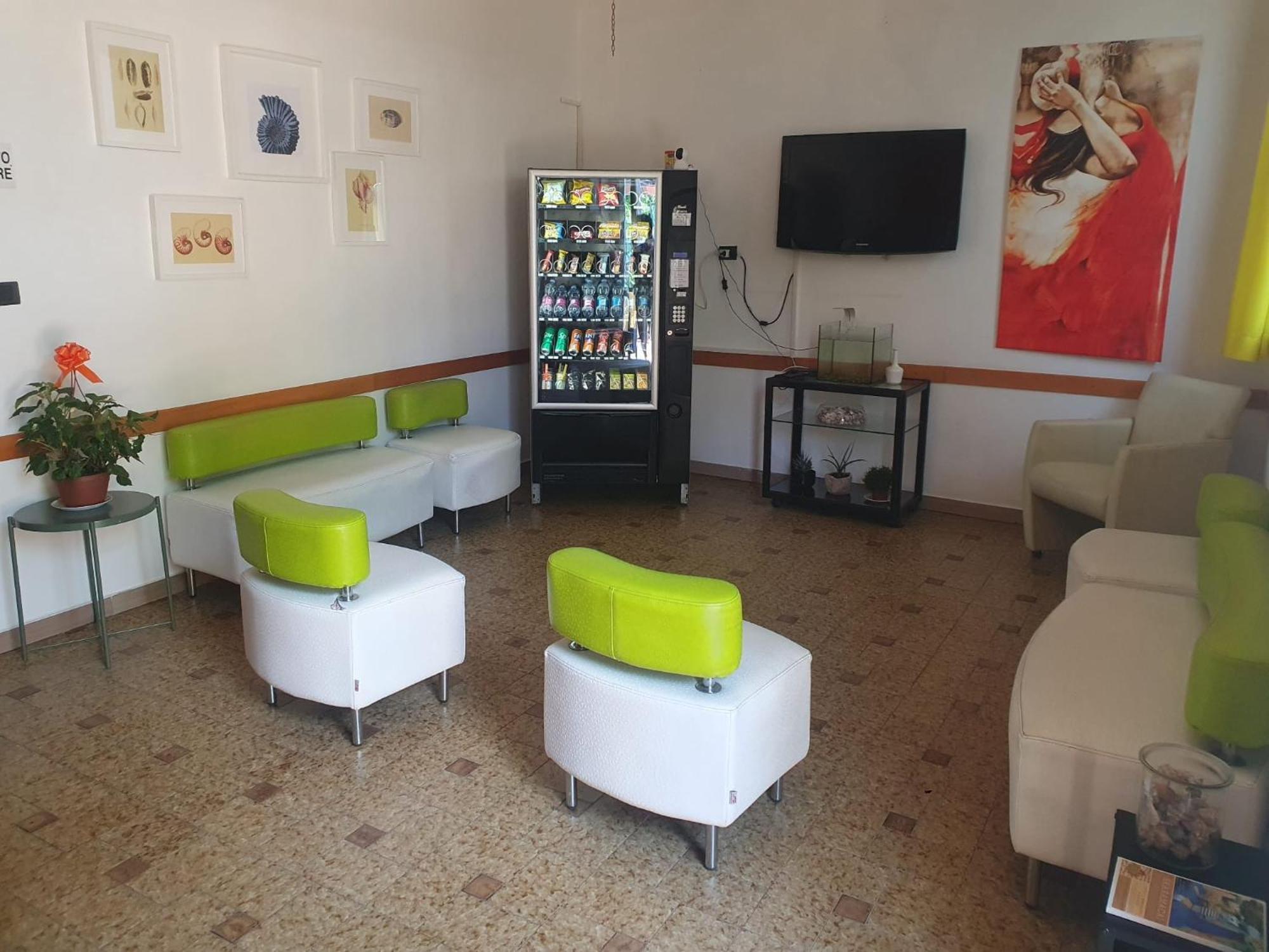 Hotel Ideale Young People Under 40 Rimini Bagian luar foto