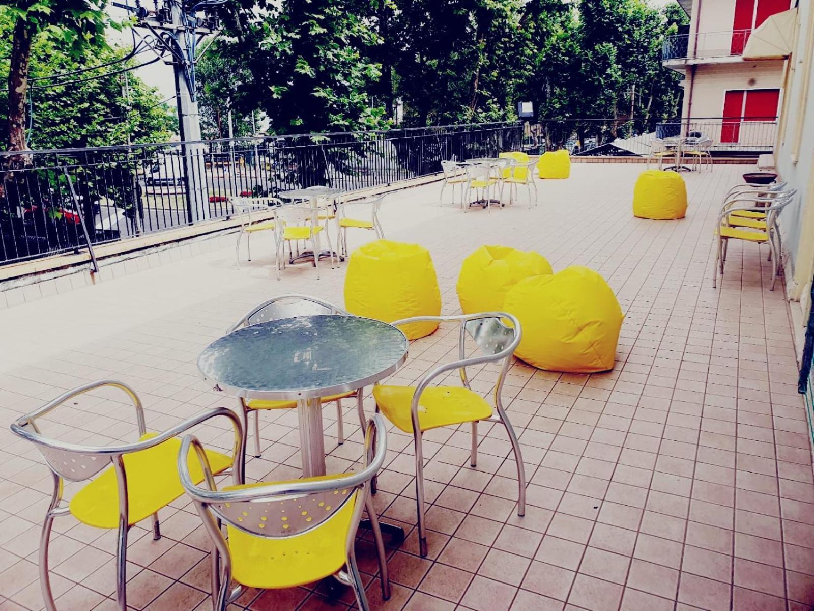 Hotel Ideale Young People Under 40 Rimini Bagian luar foto